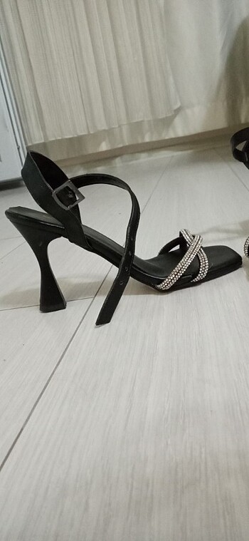 Hiç giyilmedi 36 numara topuklu ayakkabı