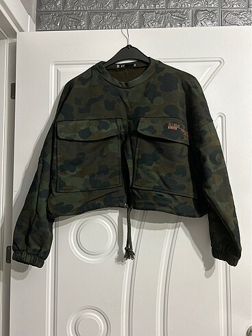 Sweatshirt