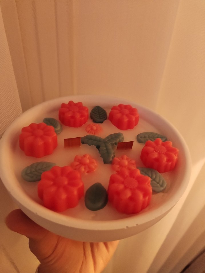 Renkli Kırmızı Süslemeli Mum - Görsel 3