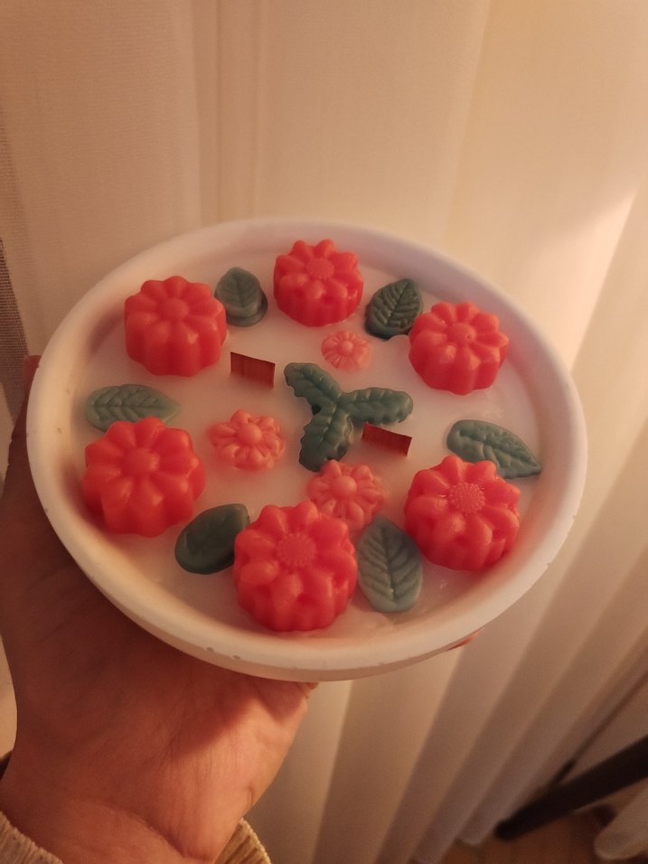 Renkli Kırmızı Süslemeli Mum - Görsel 2