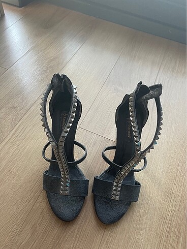 ZIMBALI DERİ STILETTO