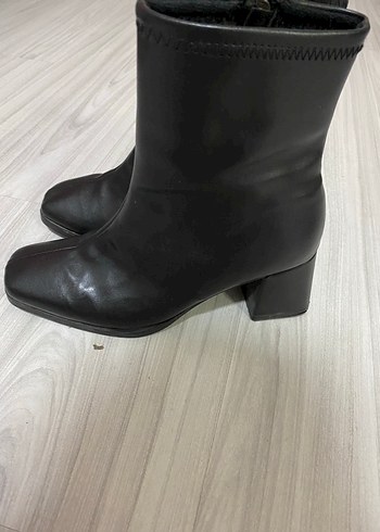 LC Waikiki Siyah deri kadın topuklu bot
