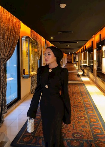 Uzun Siyah Kadın Elbise - Klasik Şıklık - Görsel 2