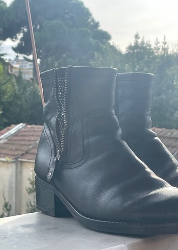 Tokalı Siyah Deri Biker Kadın Bot - Görsel 3