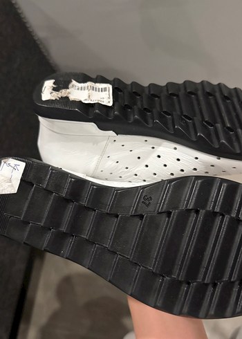 Minimalist Beyaz Stiletto Topuklu Kadın Spor Ayakkabı - Görsel 6