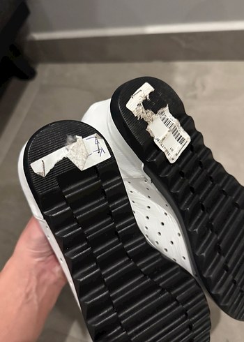 Minimalist Beyaz Stiletto Topuklu Kadın Spor Ayakkabı - Görsel 5