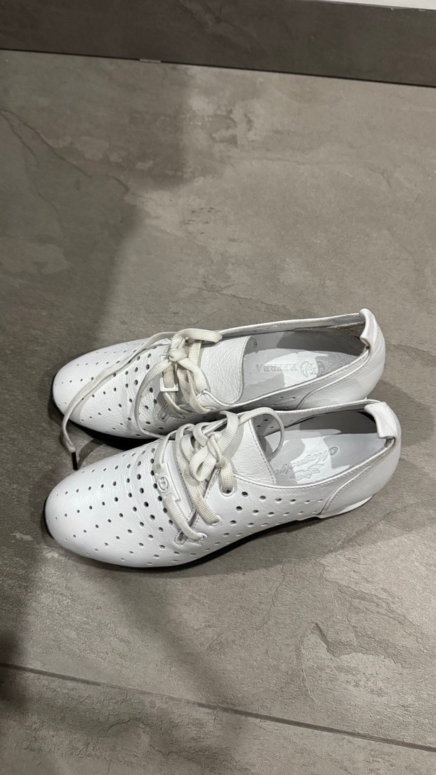 Minimalist Beyaz Stiletto Topuklu Kadın Spor Ayakkabı - Görsel 3