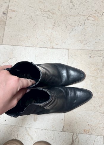 Kadın Siyah Deri  Topuklu Bot - Görsel 2