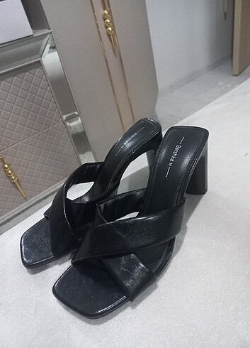 Bershka topuklu sandalet