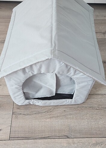 Tasinabilir kedi evi