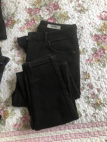 Zara Erkek çocuk pantolon 5 adet var tanesini 250 vereceğiz ihtiyaç