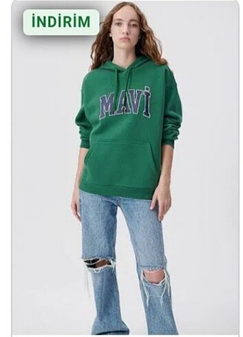 mavi kapüşonlu sweatshirt 