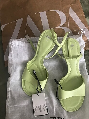 Zara Zara yeşil sandalet