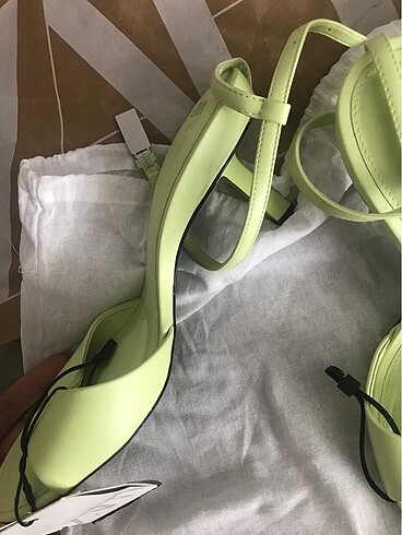 39 Beden Zara yeşil sandalet