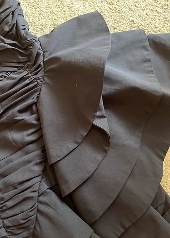 H&M Siyah Straplez Fırfırlı Midi Abiye Elbise
