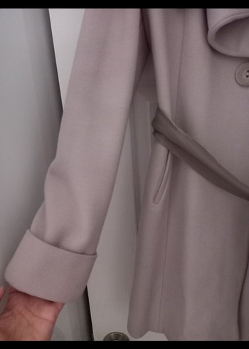 Düğmeli ve Kemerli Pudra Kaban - Görsel 4