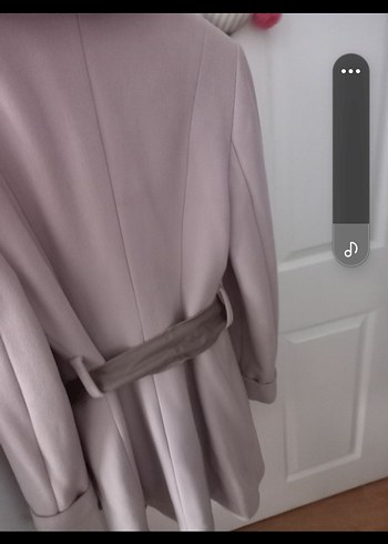 Düğmeli ve Kemerli Pudra Kaban - Görsel 3