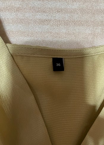 Bej V Yakalı Saten Drapeli Kadın Bluz - Görsel 2