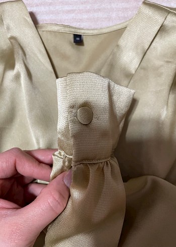 Bej V Yakalı Saten Drapeli Kadın Bluz - Görsel 3