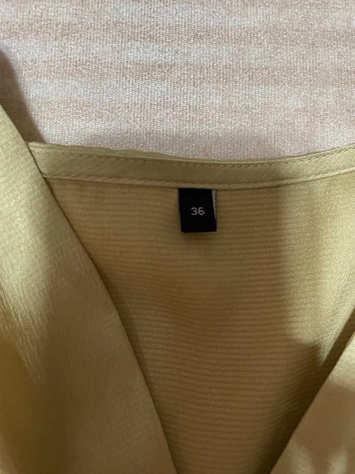 Bej V Yakalı Saten Drapeli Kadın Bluz - Görsel 2