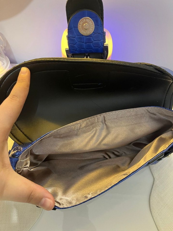 Parlak Mavi Yılan Desenli Deri Kadın Çanta - Görsel 3