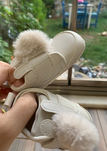 LC Waikiki Kız Bebek Beyaz Kürklü İlk Adım Ayakkabısı