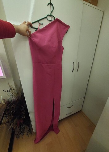 Pembe derin yırtmaçlı abiye
