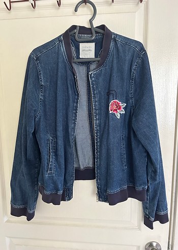Nakışlı Düğmeli Kadın Denim Ceket