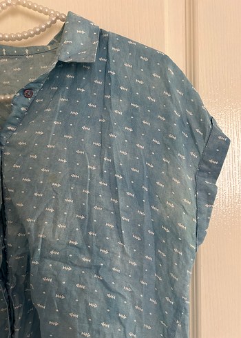 Düğmeli Kısa Kollu Mavi Denim Gömlek - Görsel 2