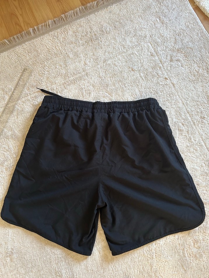 Siyah Rahat Kesim Deniz Şortu - Görsel 2