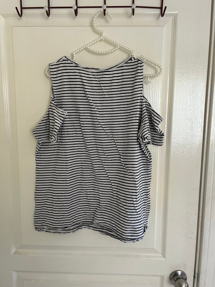 Gri Beyaz Çizgili Dantelli Tişört - Görsel 3