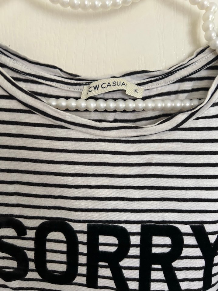 Gri Beyaz Çizgili Dantelli Tişört - Görsel 2