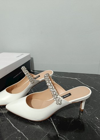 Beyaz Stiletto Topuklu Taşlı Kadın Ayakkabı - Görsel 2