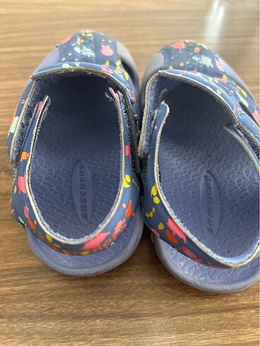 23 Beden Skechers sandalet kız
