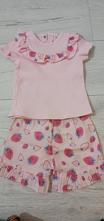 Kız bebek şortlu takım