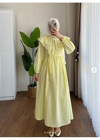 Bebe yaka nakışlı elbise