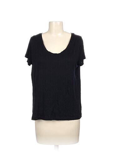 Diğer T-shirt %70 İndirimli.