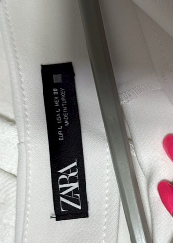Zara Beyaz Kemerli Mini Kumaş Kadın Şort