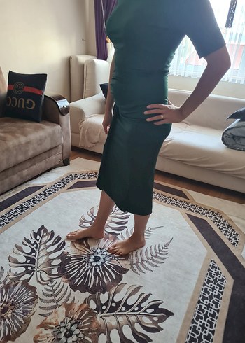 Saten Görünümlü Yeşil Drapeli Kalem Elbise - Görsel 8