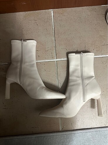 38 Beden Stradivarius ekru bot