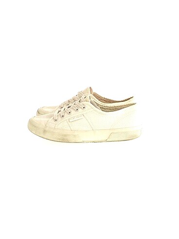 Superga Spor Ayakkabı %70 İndirimli.