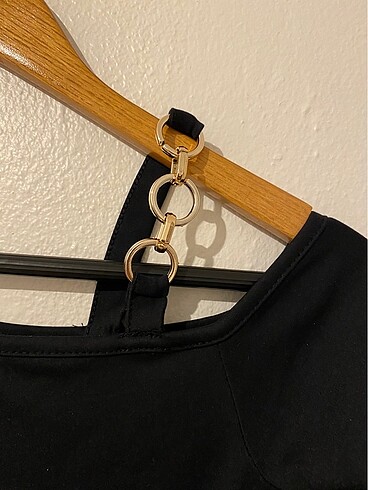 Diğer TEK OMUZ HALKA DETAY CROP BLUZ