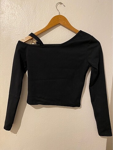 s Beden TEK OMUZ HALKA DETAY CROP BLUZ
