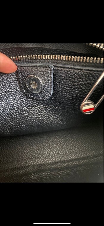  Beden siyah Renk Orijinal tommy çanta
