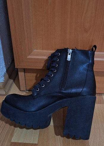 Siyah Deri Goth Topuklu Bot - Görsel 2