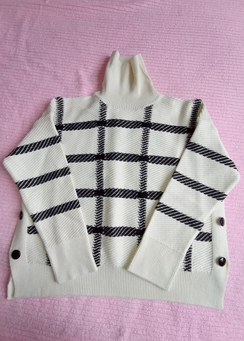 Ekoseli Boğazlı Beyaz Kadın Kazak - Görsel 2