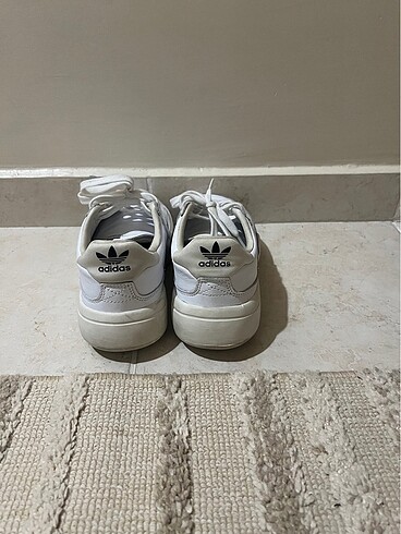 36 Beden beyaz Renk Adidas kadın spor ayakkabı