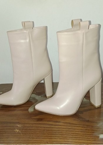 Krem Deri Kadın Topuklu Bot