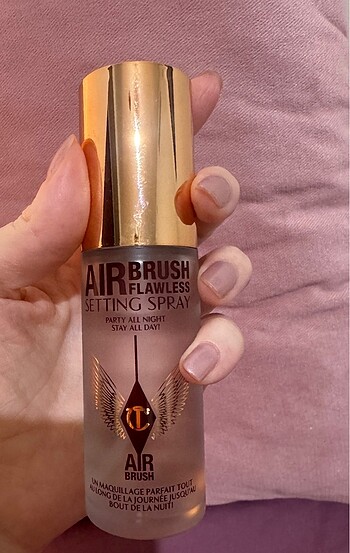 Chorlotte Tilbury airbrush setting spray