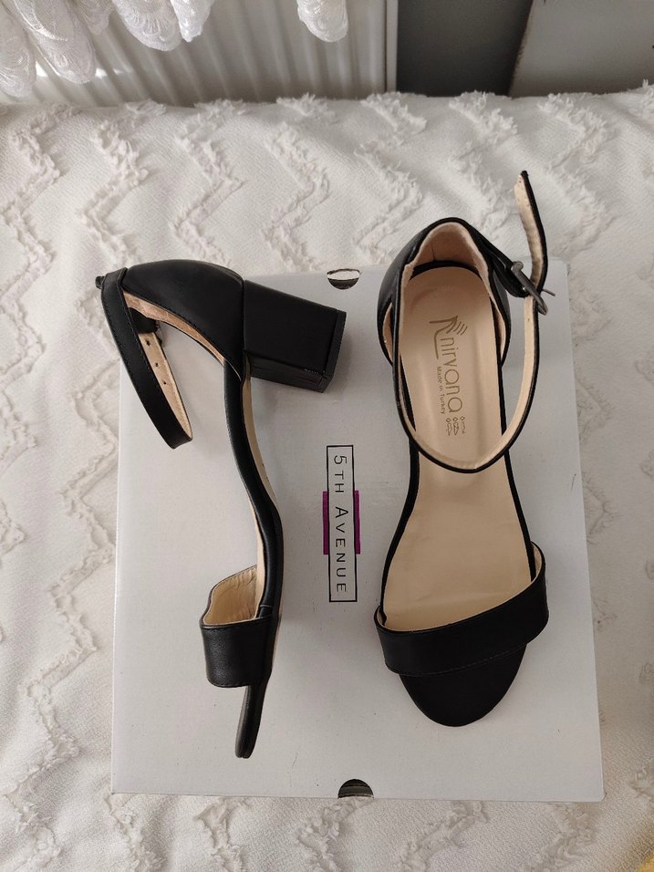 Klasik Siyah Tokalı Topuklu Kadın Ayakkabısı - Görsel 4